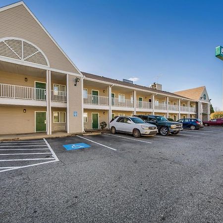 Hometowne Studios By Red Roof Spartanburg - Asheville Highway Southern Shops Eksteriør bilde